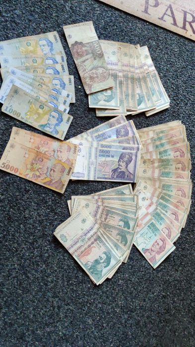 Bancnote diferite românești și straine