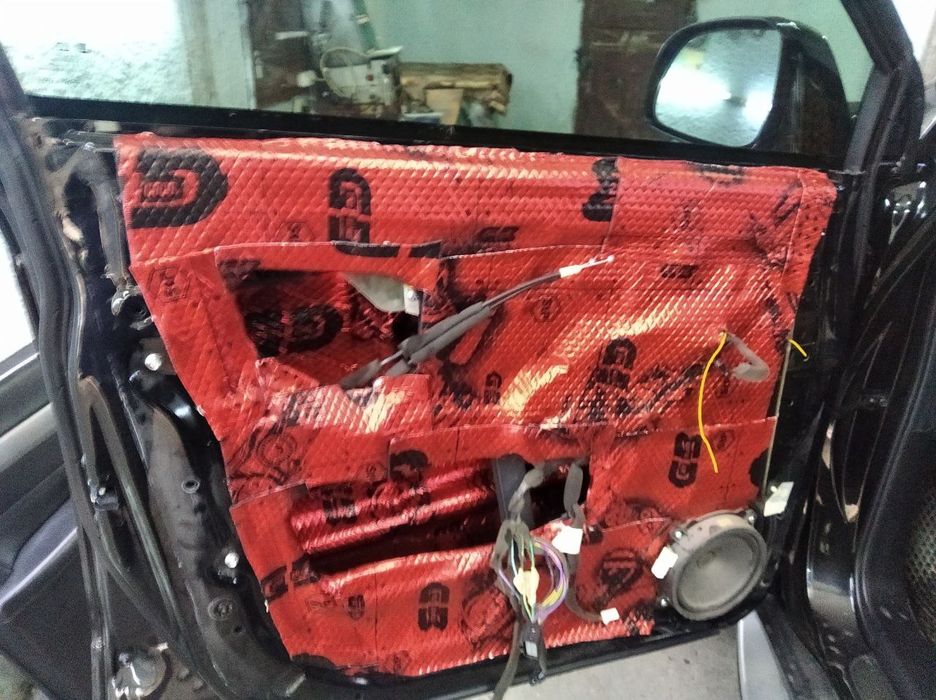 Делаю шумоизоляцию! Чистка инжекторов, регулировка дверей!