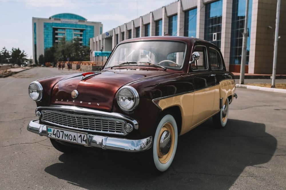 Ретро автомобиль Москвич-407