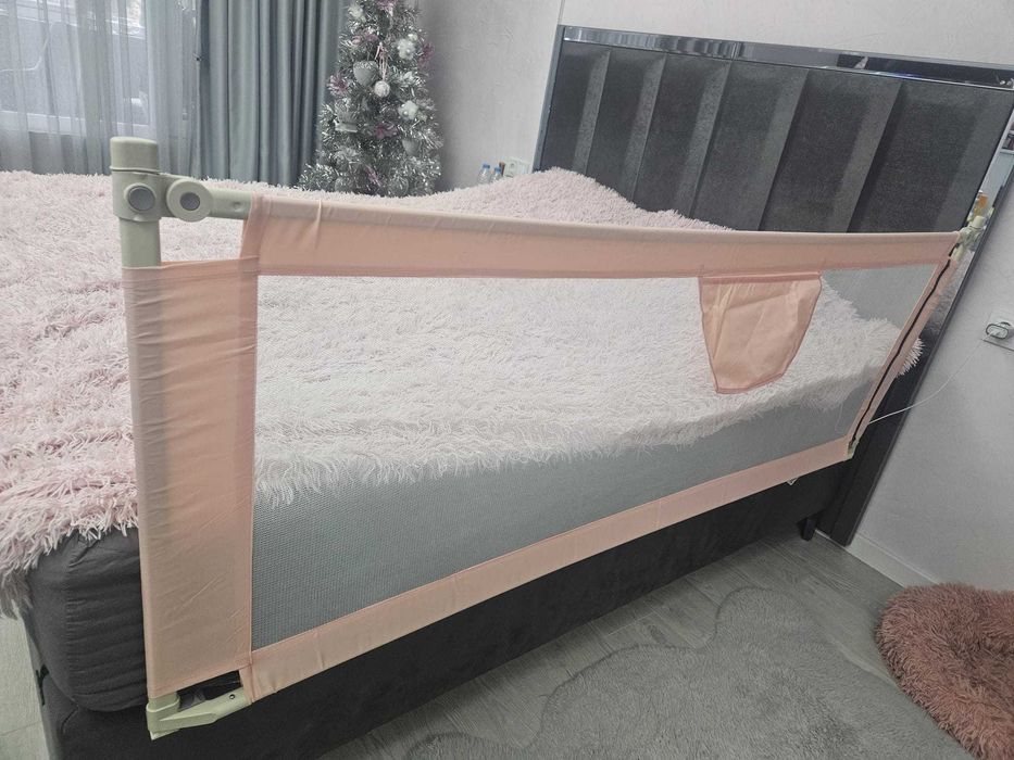 Розова преграда за легло