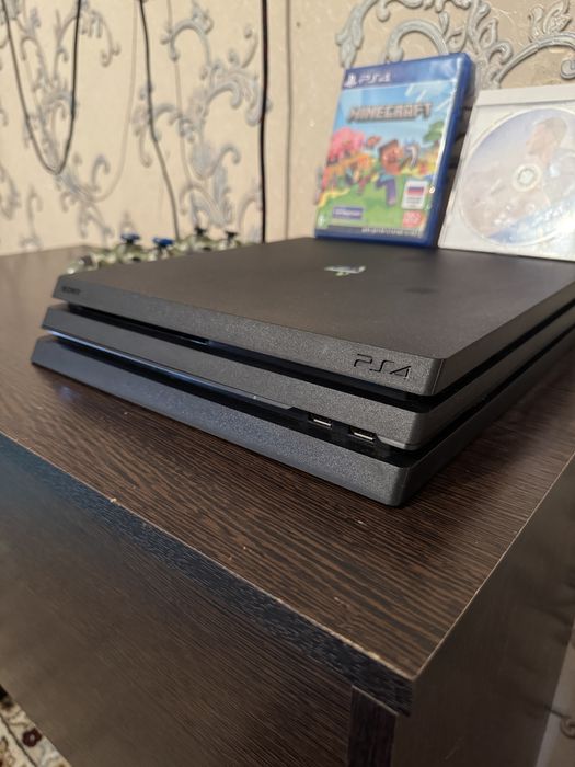 PlayStation 4 Pro — идеальное состояние