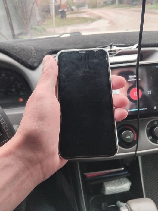 Айфон 11,64памяти,