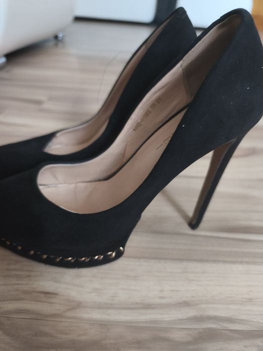 Продается обувь на каблуке