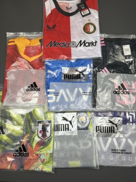 Tricouri Fotbal NOI CU ETICHETA - Lichidare Stoc (400+ Modele) S-3XL