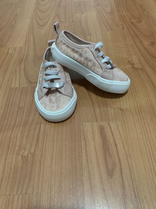 Tenesi Michael Kors copii