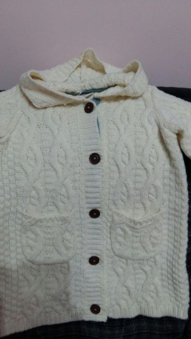 Geaca 8 ani si pardesiu lanita fetițe 5-6 ani. Stare foarte bună.