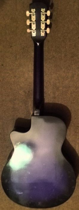 Продаю акустическую гитару