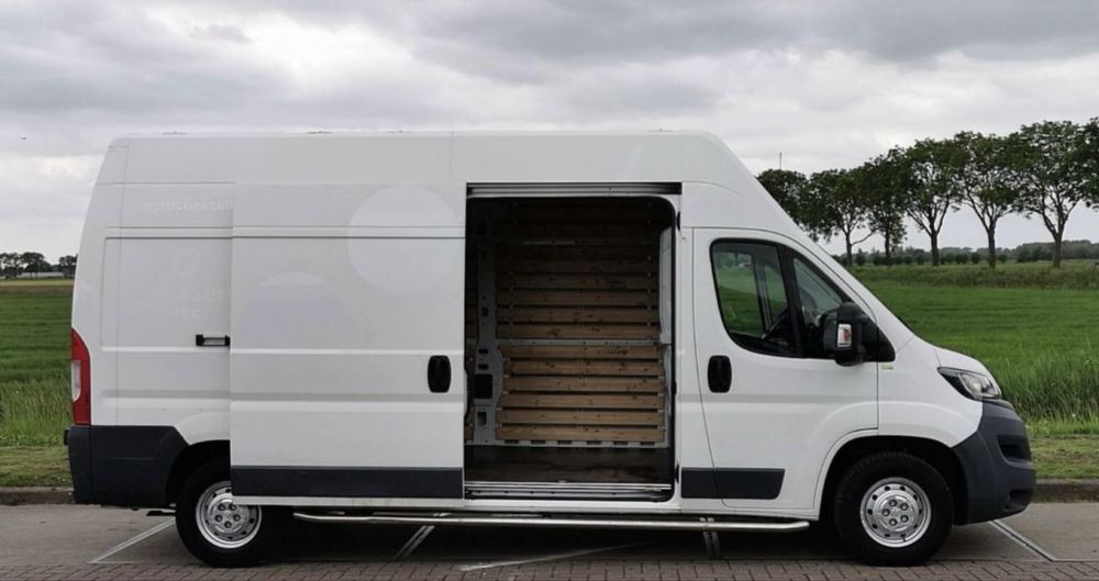Transport marfa mobila debarasare gunoi carton cutii saci haine moloz