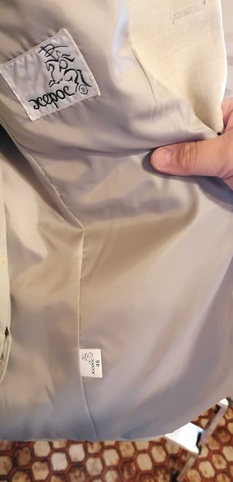 Подарявам 2бр костюми за бал