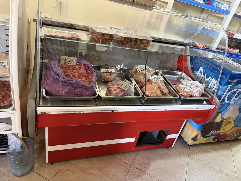 Vitrine frigorifice, rafturi lemn + metalice ,pult+ dulap