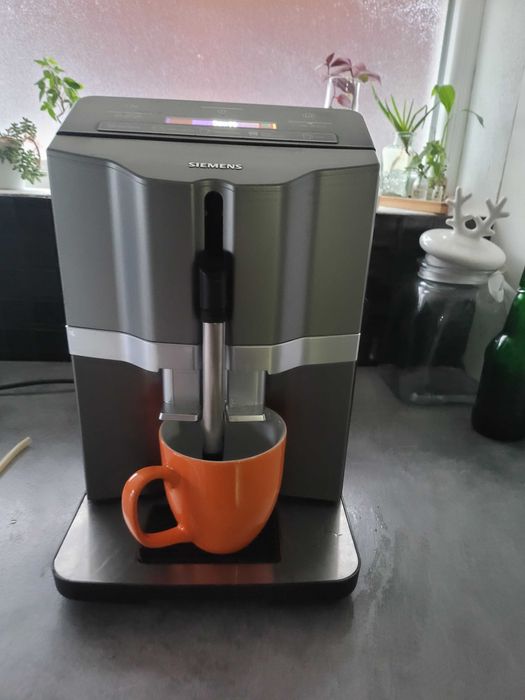 De vânzare aparst cafea simens eq 300 .