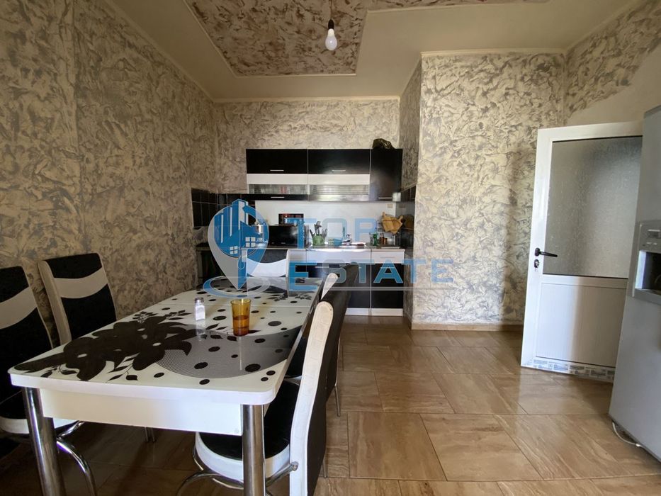 Продава се Къща в Павликени - 800 кв.м за 99 €/кв.м - Снимка #3