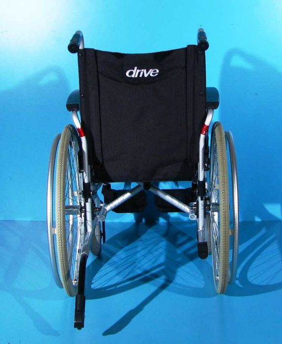 Scaun cu rotile din aluminiu Drive - latime sezut 42 cm