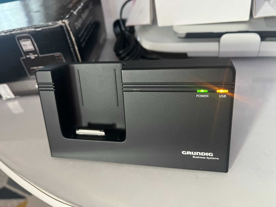 Stație de andocare Grundig DigtaStation 447 pentru Digta 7 reportofon