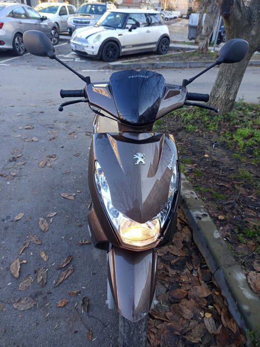 Продавам 2 бр Скутера Сунсто Пежо