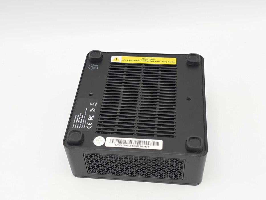 Mini PC MINISFORUM UM690L Slim AMD Ryzen 9 6900HX 32Gb Ram 1TB SSD M2