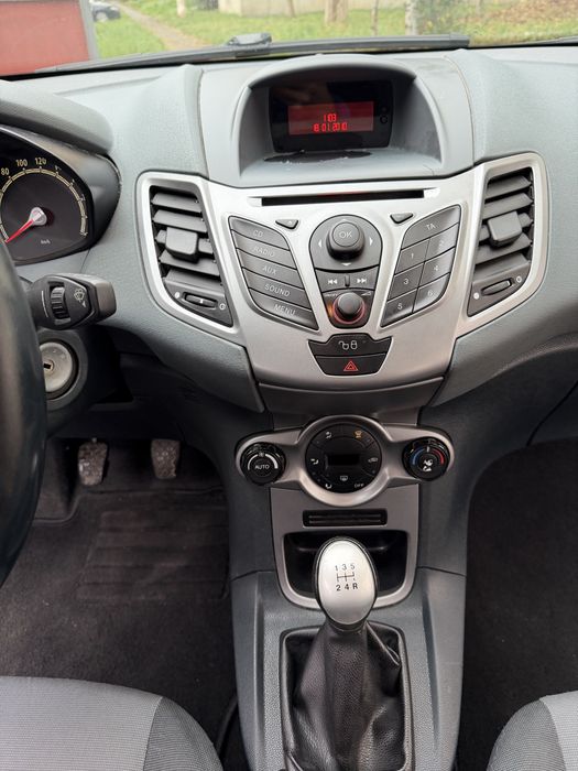 Ford Fiesta 2009, benzina