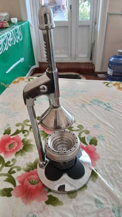 Соковыжималка, пресс ручного действия