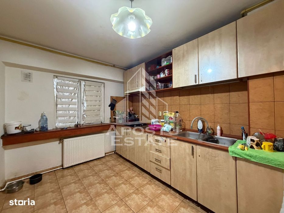 Apartament cu 5 camere, 2 bai, decomandat, centrala zona Girocului