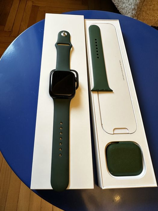 Apple watch Series 7 / 45 mm Green Sport