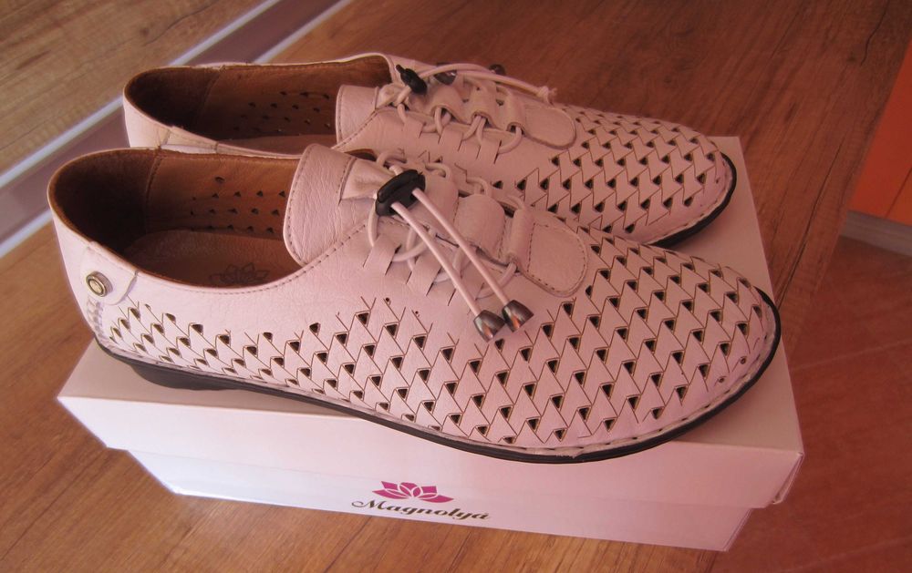 Летни перфорирани бели кожени обувки