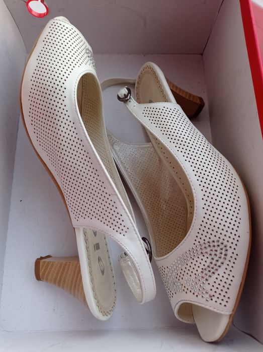 Продам женские туфли