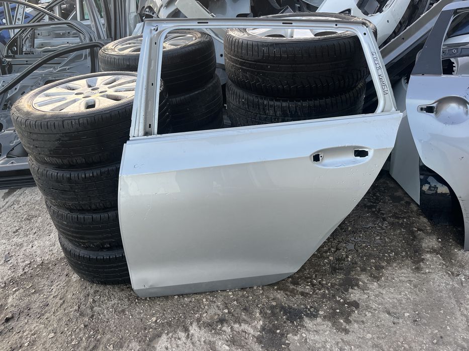 Задна дясна и задна лява врата VW Golf 8 комби