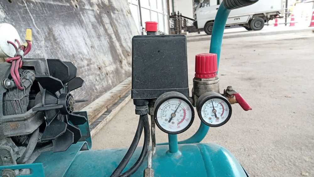 Компрессор сотилади