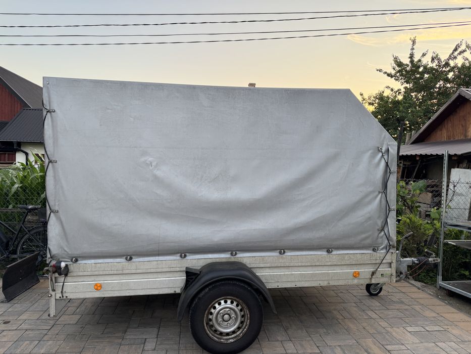 Remorca 1300kg acoperita