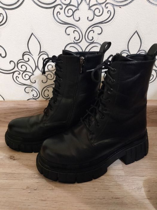 Продам зимние ботинки