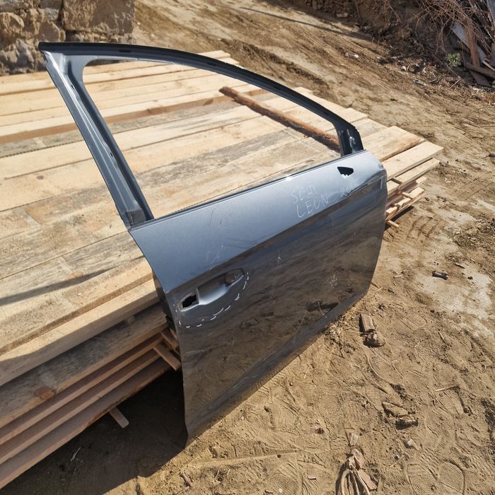 Seat Leon 3   2017 предна дясна врата задна дясна врата