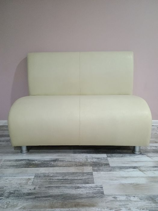 Кожен бял двоен диван