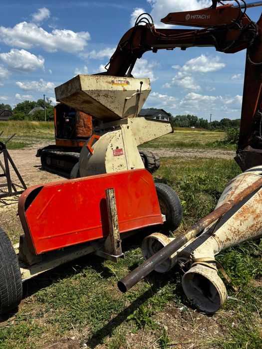 Moara cu ciclon si ciocanele după tractor