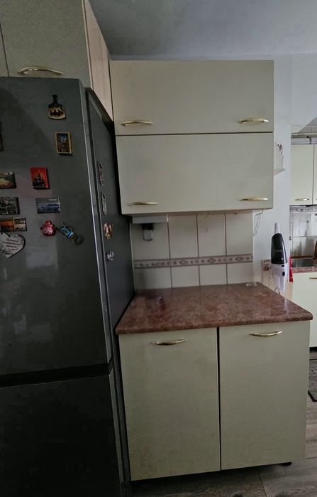 Mobilă de bucătărie cu fronturi din MDF lucios