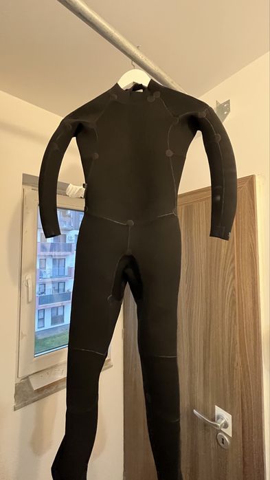 Costum neopren 10 ani