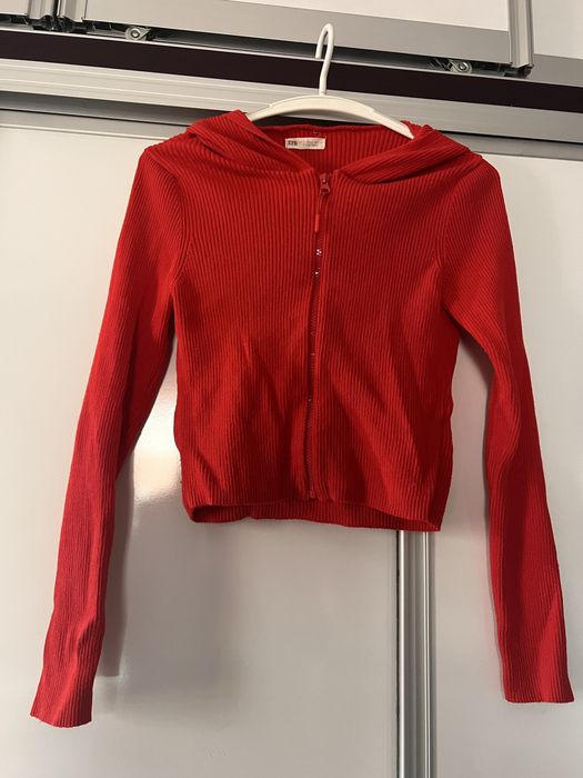 Червено горнище, Stradivarius