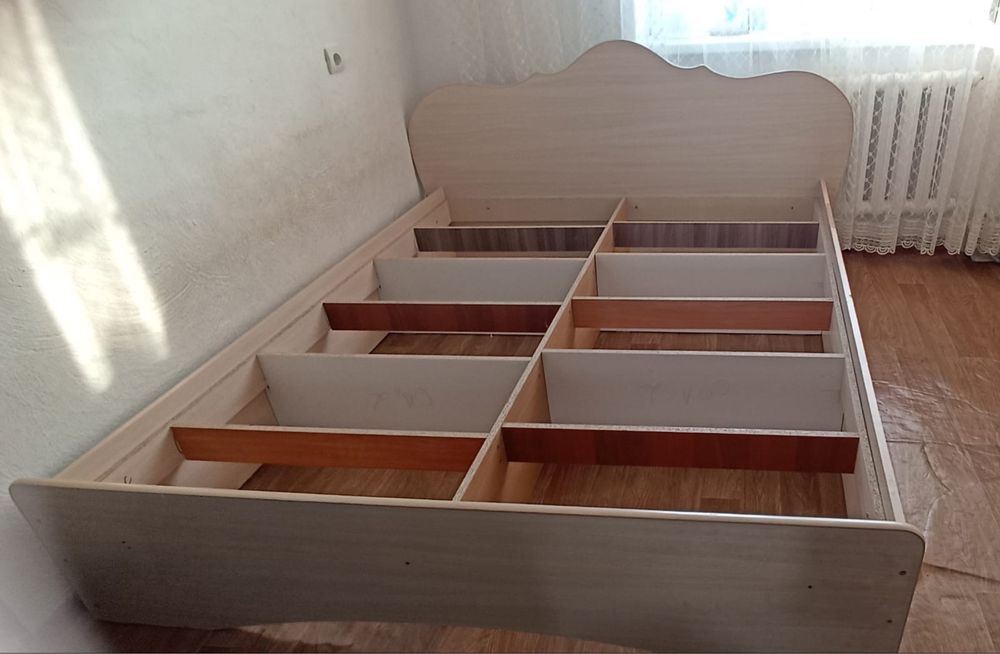Продам кровать без матраса