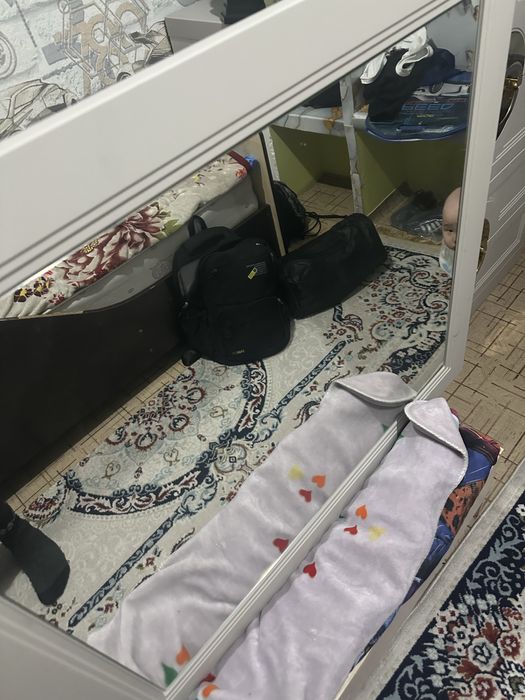 Комод с зеркалом и с пуфиком