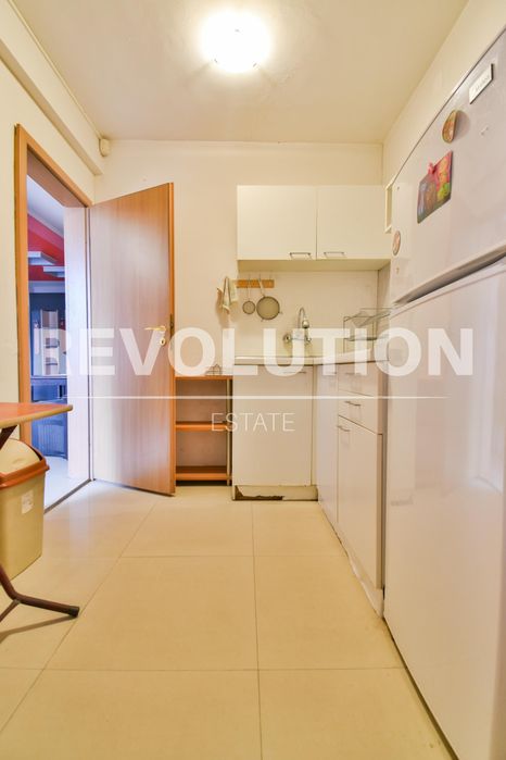 Дава се под наем Четиристаен апартамент в София, Дианабад - 162 кв.м за 920 € - Снимка #2