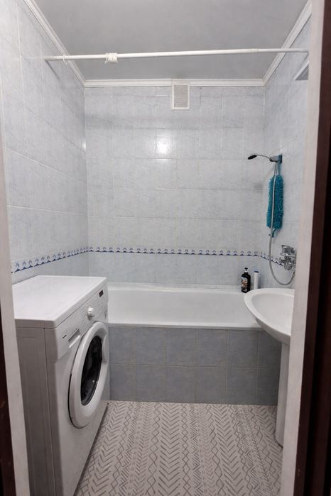 Продаётся 2 комн улучшенная 4 мкрн