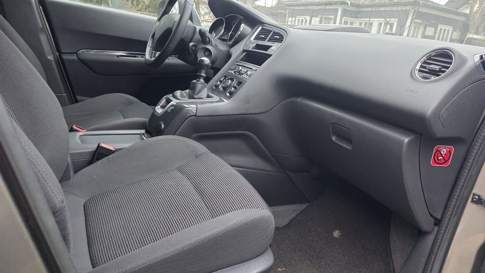 Peugeot 5008 * 1.6 Benzina * An 2013 * Cutie Manuala * Euro 5