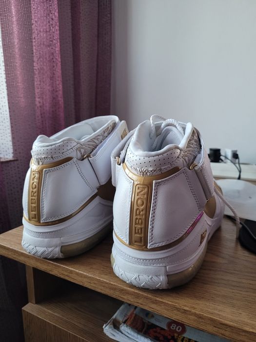 Papuci baschet lebron 2 gold