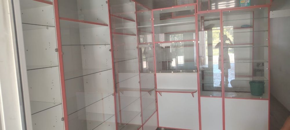 Аптечные стеллажи продам