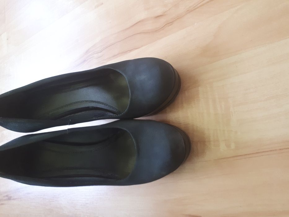 Два вида Обувки естествен велур и кожа