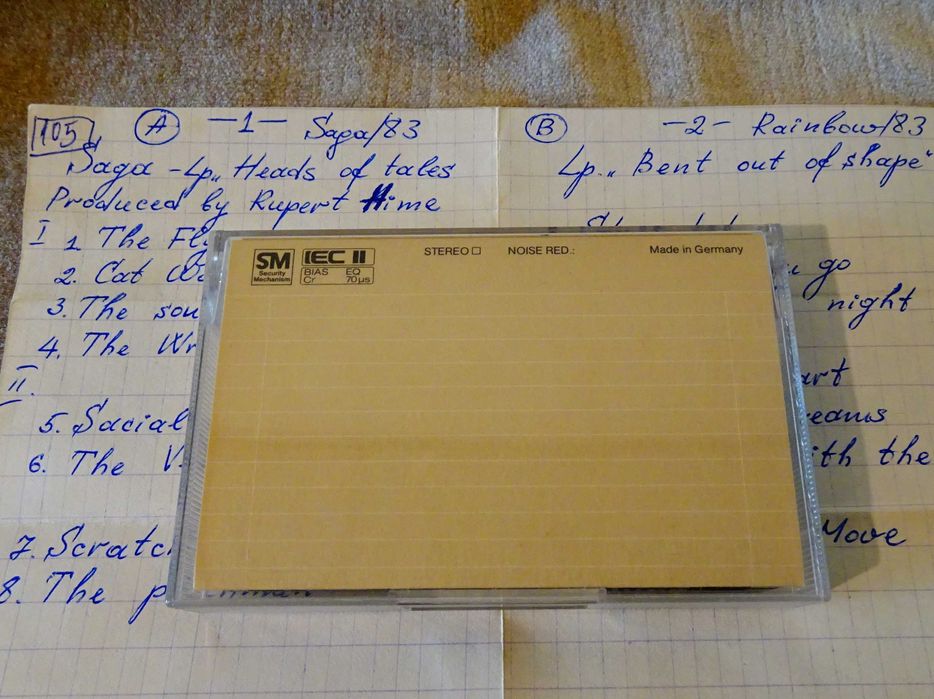 BASF аудио касета със рок групите Saga и Rainbow.