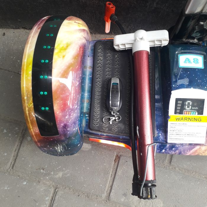 Продам гироскутер А8