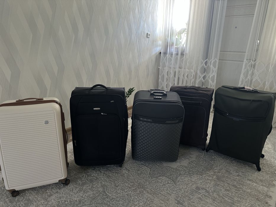 Продам чемоданы .