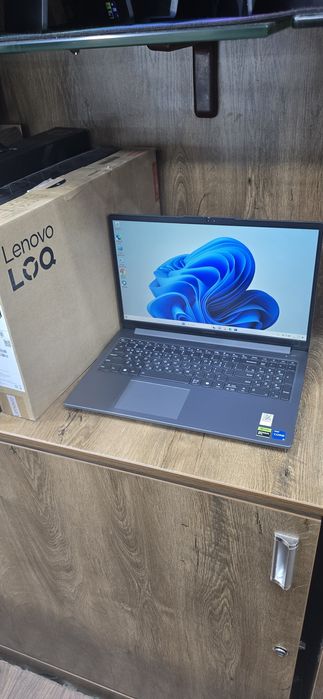 Lenovo LOQ 15IAX9E
