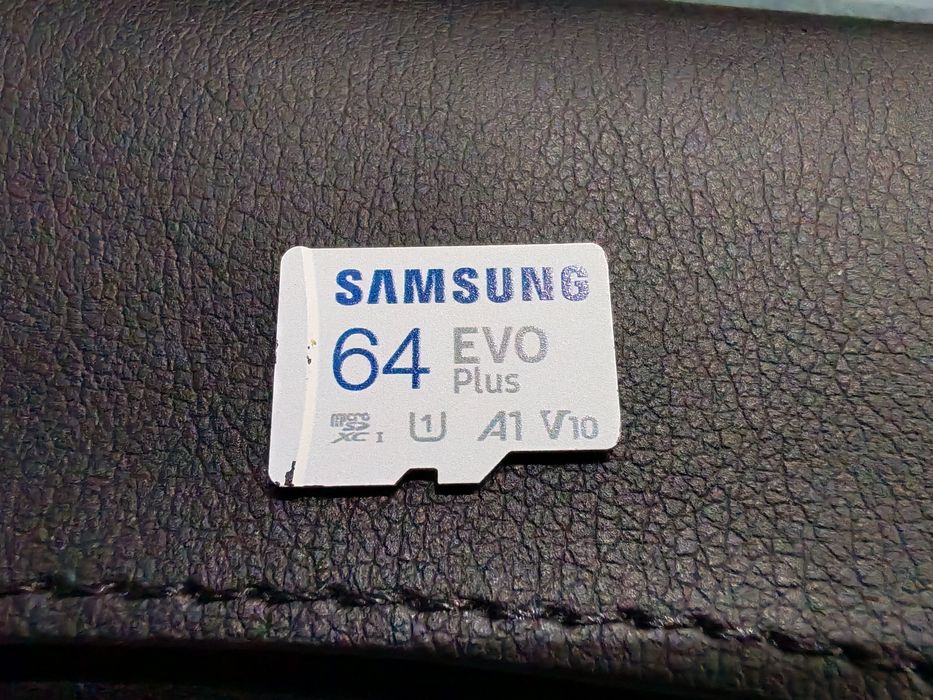 Vând card microSD Samsung Evo Plus 64GB