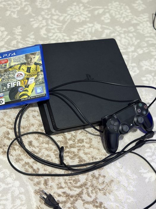 Playstation 4 slim в отличном состоянии